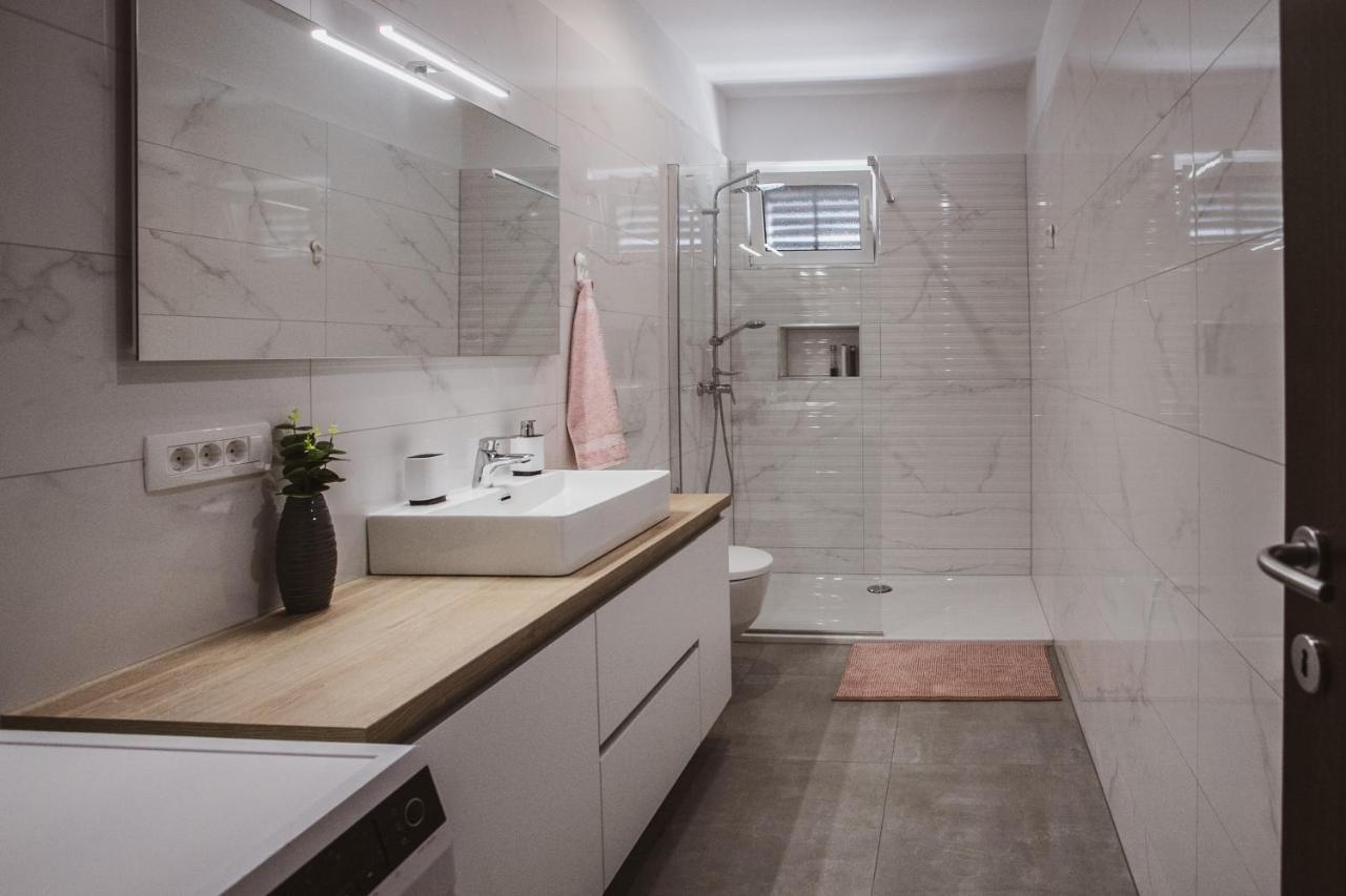 Comfort Sea View Apartment Dugi Rat Exterior foto